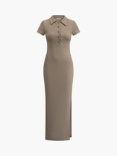 Langes Kleid aus Rippstrick mit Schlitz